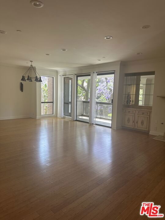324 N Palm Drive 206