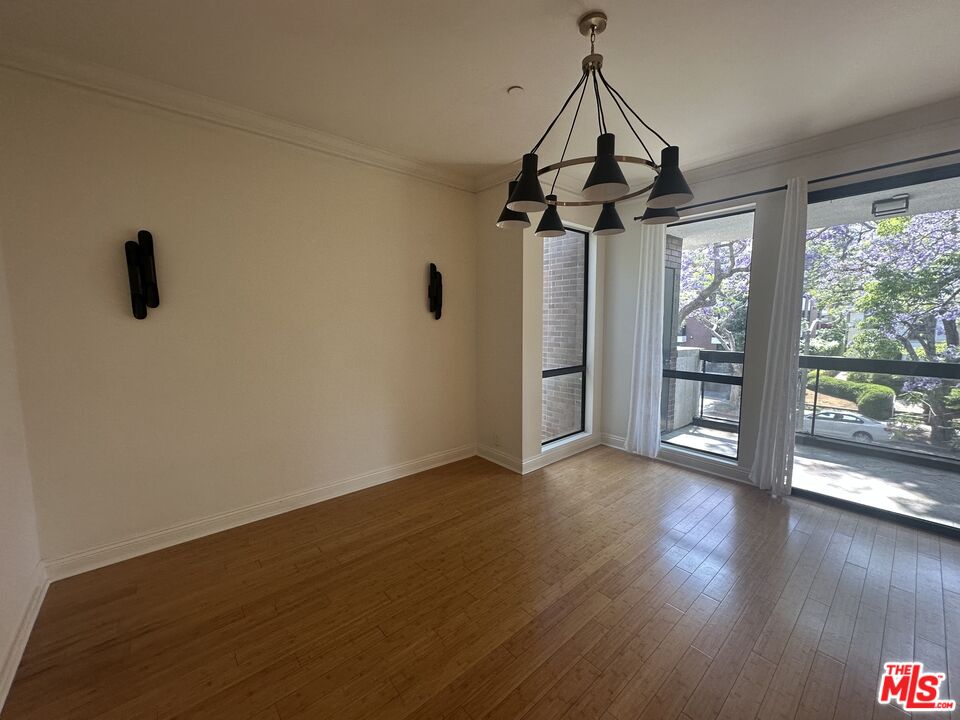 324 N Palm Dr Unit: 206