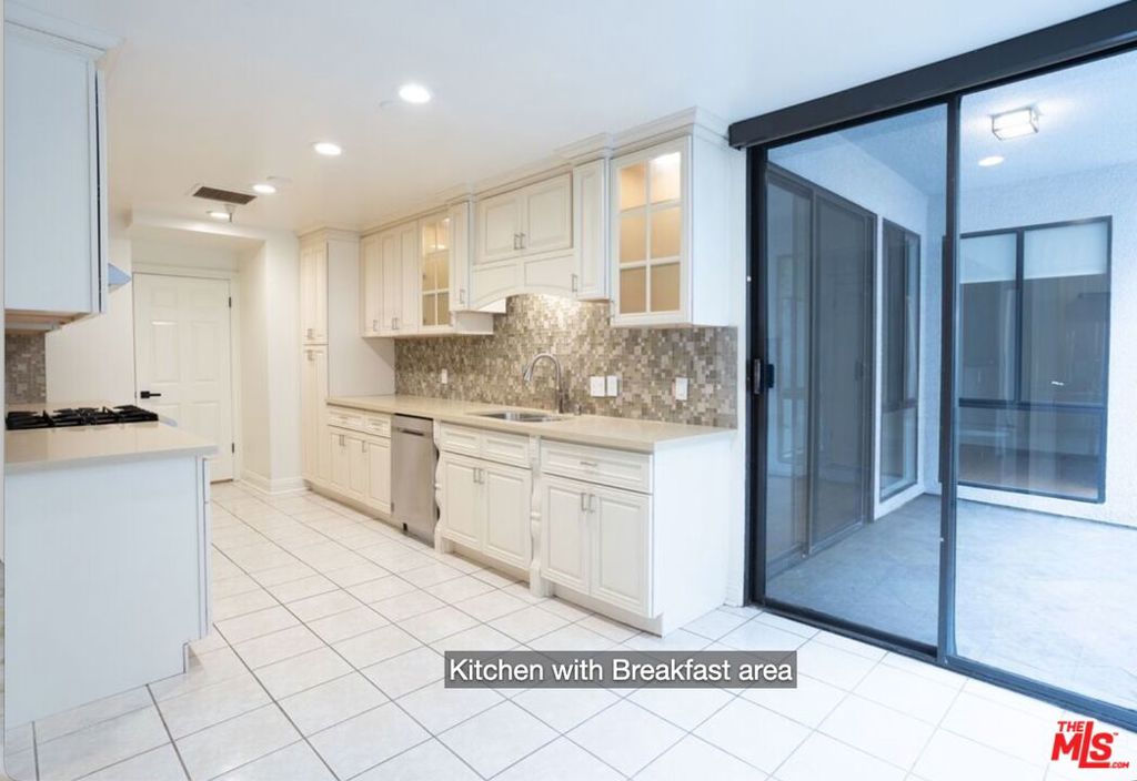 324 N Palm Drive 206