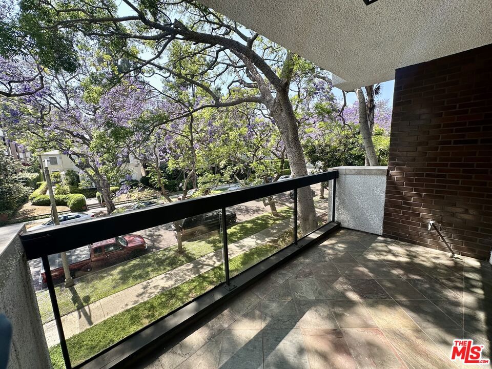 324 N Palm Drive 206