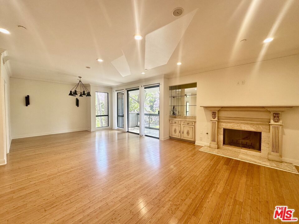 324 N Palm Drive 206