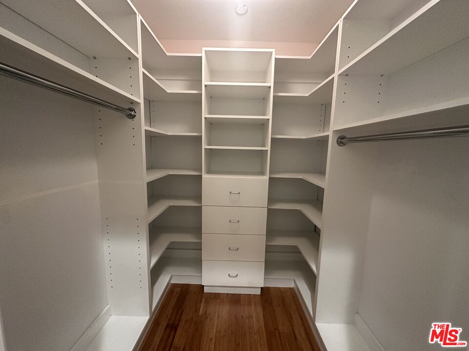 324 N Palm Dr Unit: 206