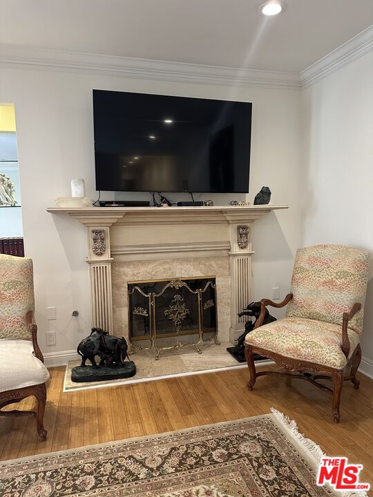 324 N Palm Dr Unit: 206