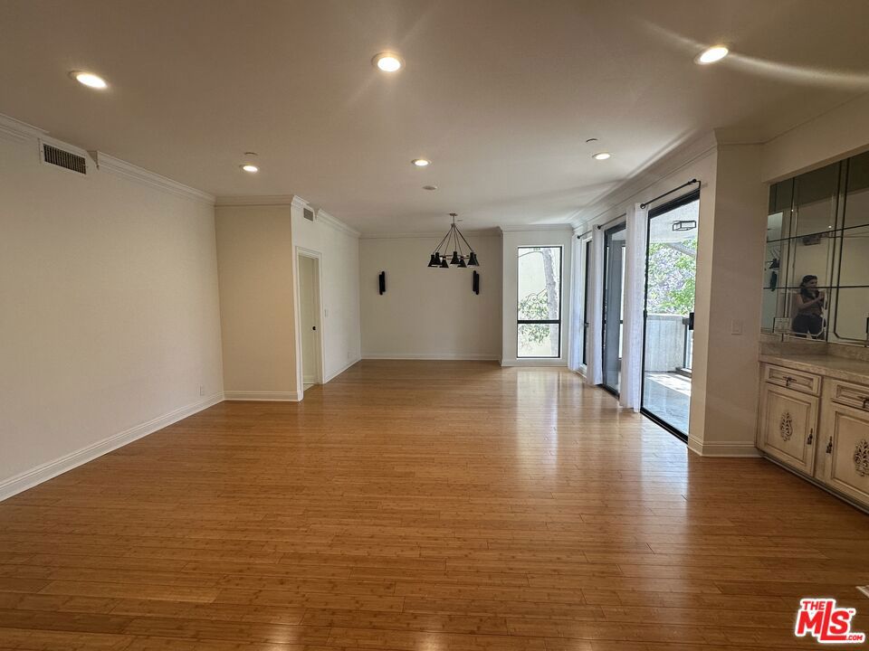 324 N Palm Drive 206