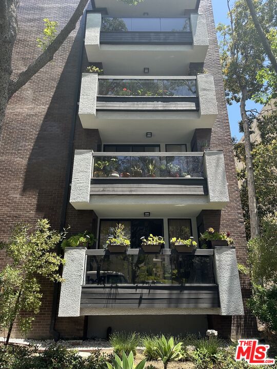 324 N Palm Dr Unit: 206