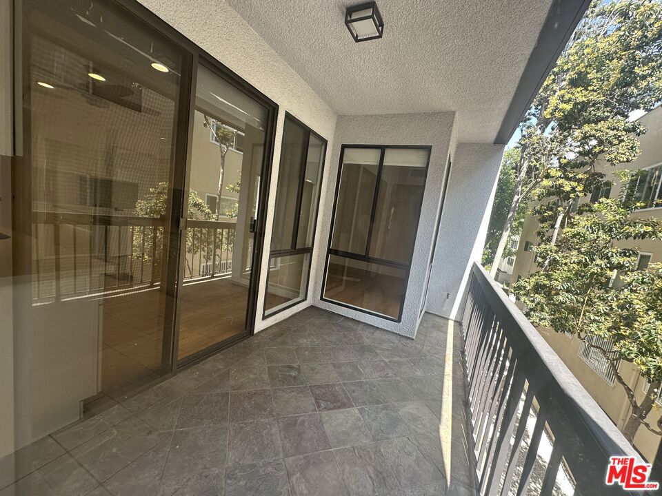324 N Palm Drive 206