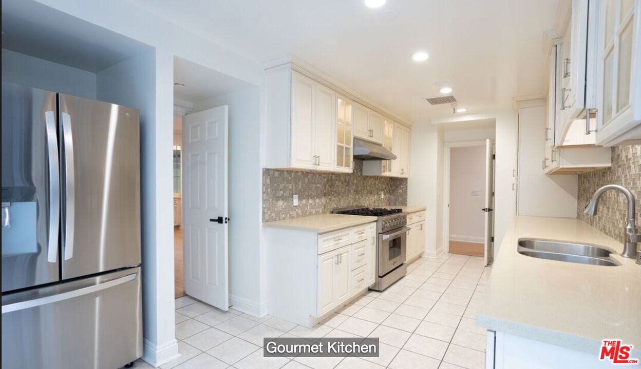 324 N Palm Dr Unit: 206
