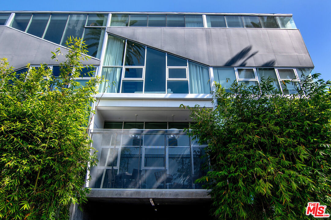 803 Wilcox Ave Unit: 11