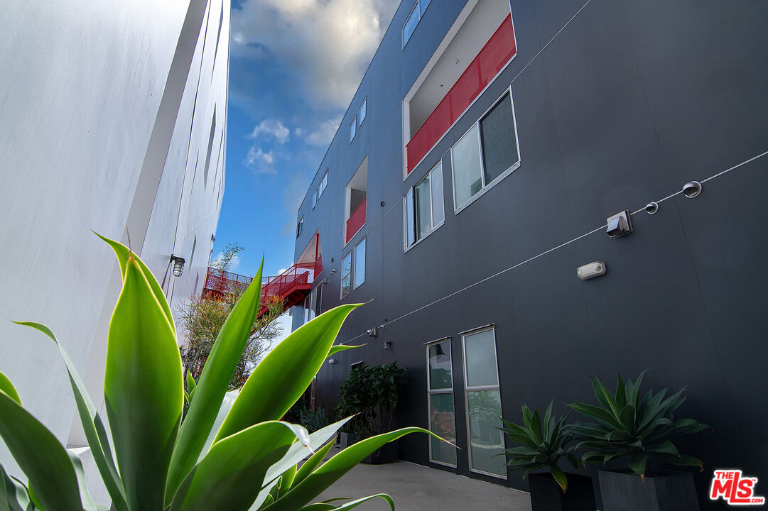 803 Wilcox Ave Unit: 11