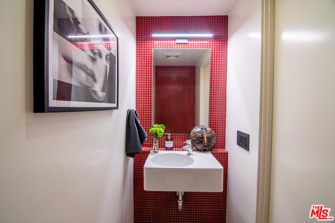 803 Wilcox Ave Unit: 11