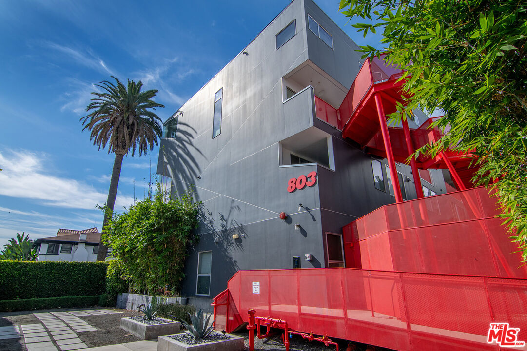 803 Wilcox Ave Unit: 11
