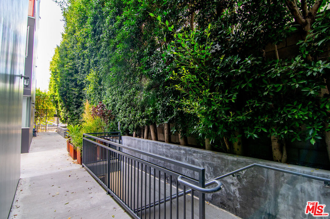 803 Wilcox Ave Unit: 11