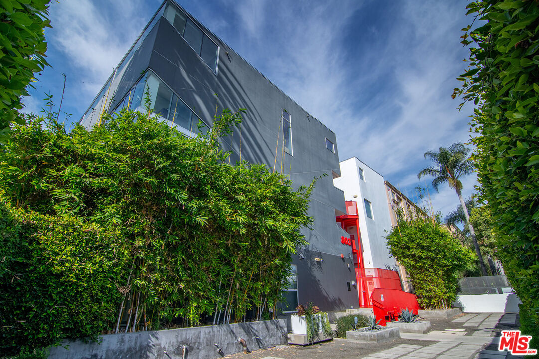 803 Wilcox Ave Unit: 11