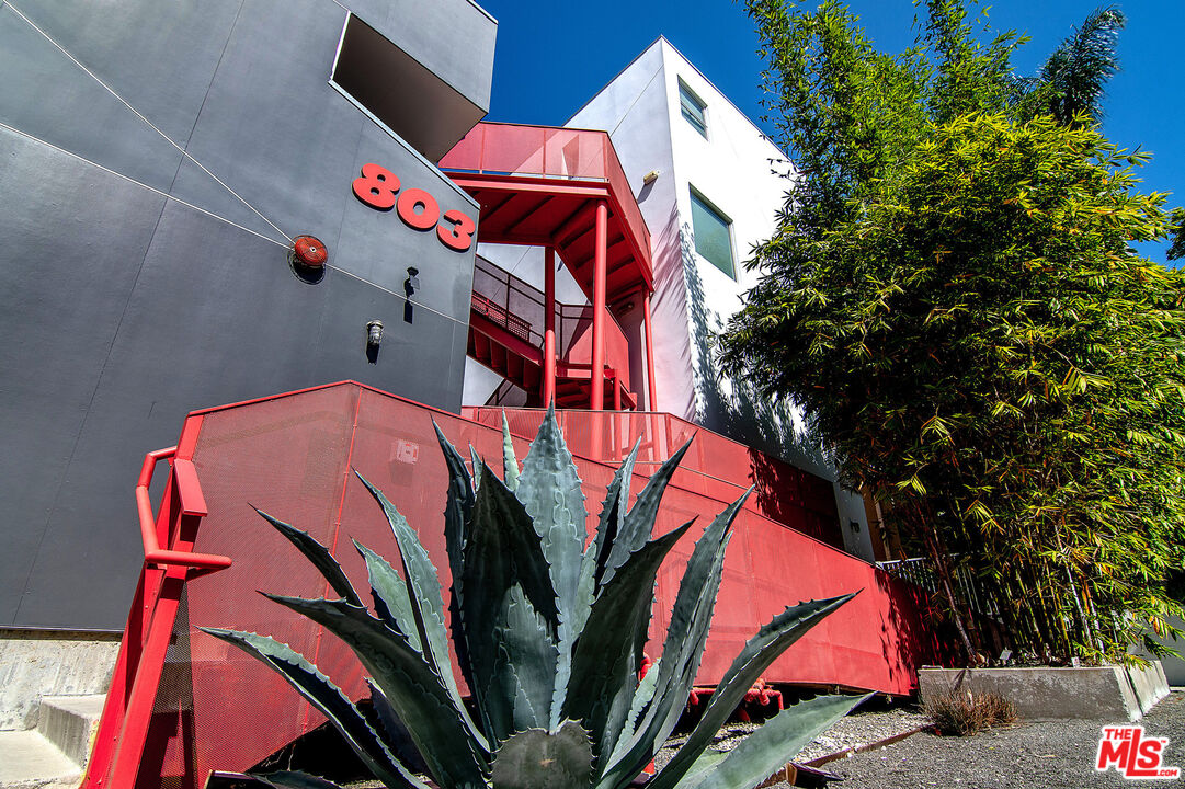 803 Wilcox Ave Unit: 11