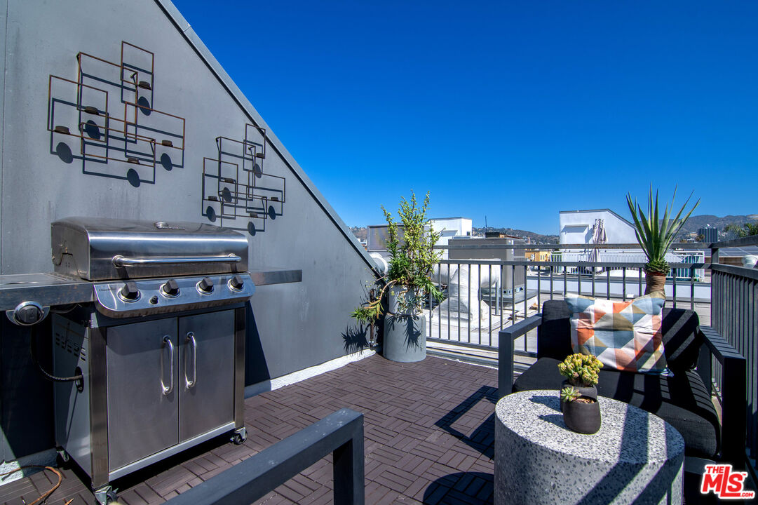 803 Wilcox Ave Unit: 11
