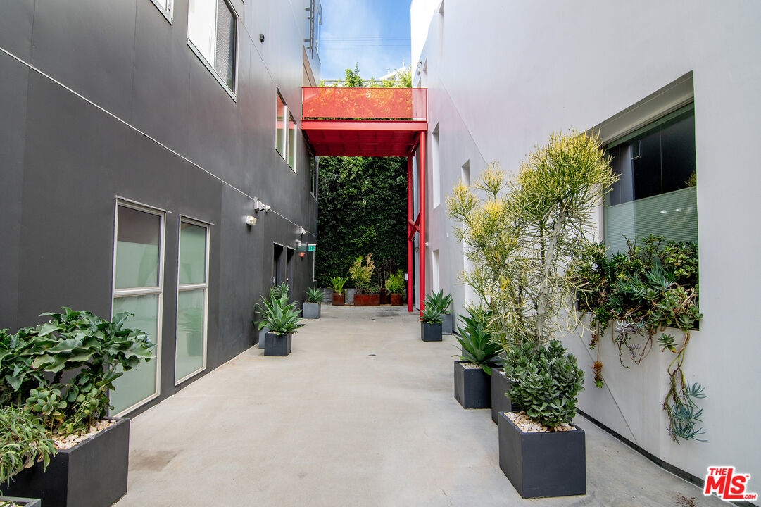 803 Wilcox Ave Unit: 11