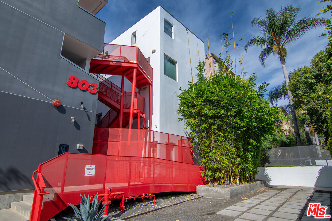 803 Wilcox Ave Unit: 11