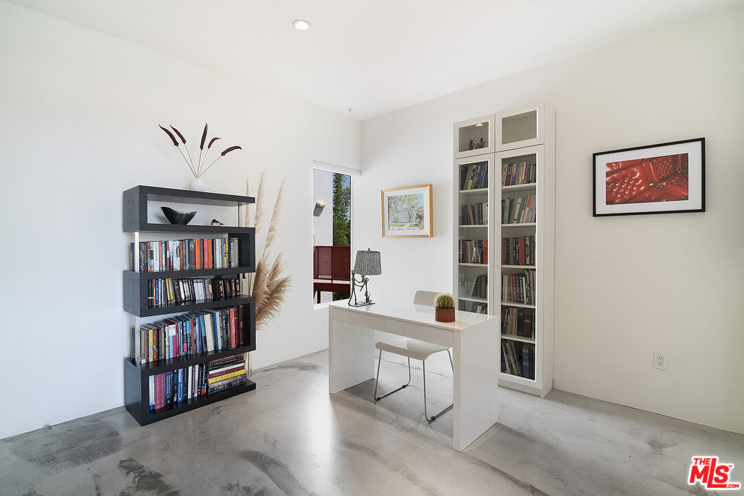 803 Wilcox Ave Unit: 11