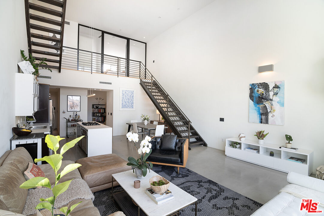 803 Wilcox Ave Unit: 11
