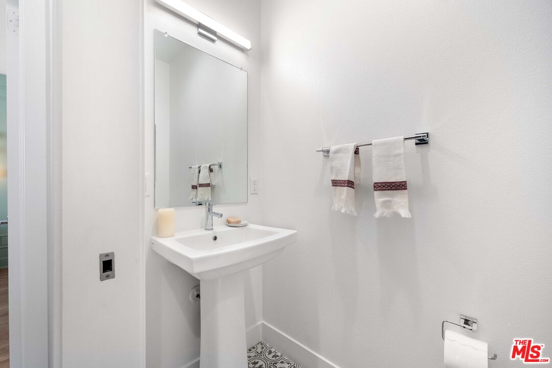 2911 W Exposition Pl Unit: 1