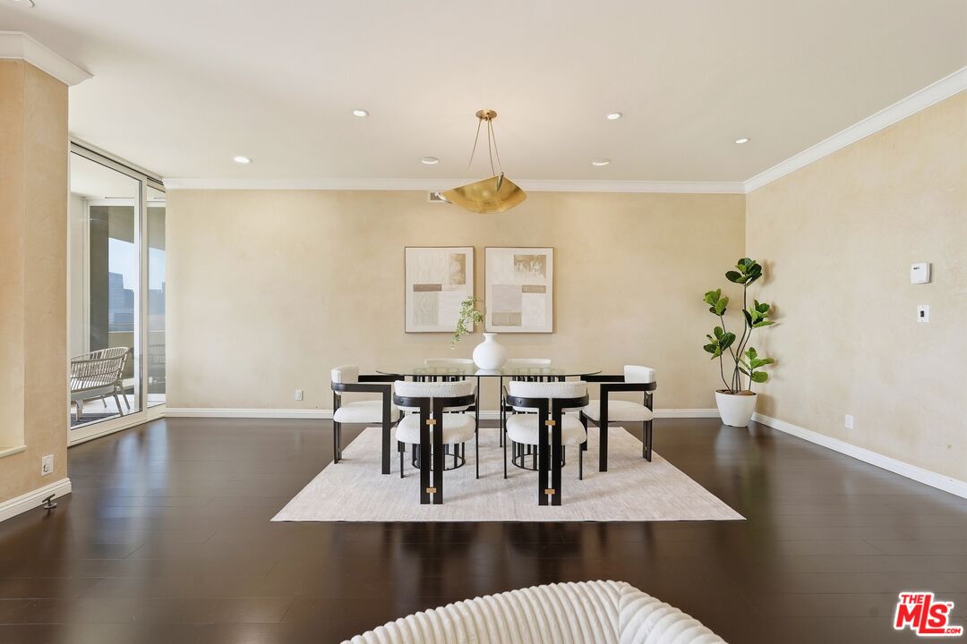 1333 S Beverly Glen Blvd Unit: 902
