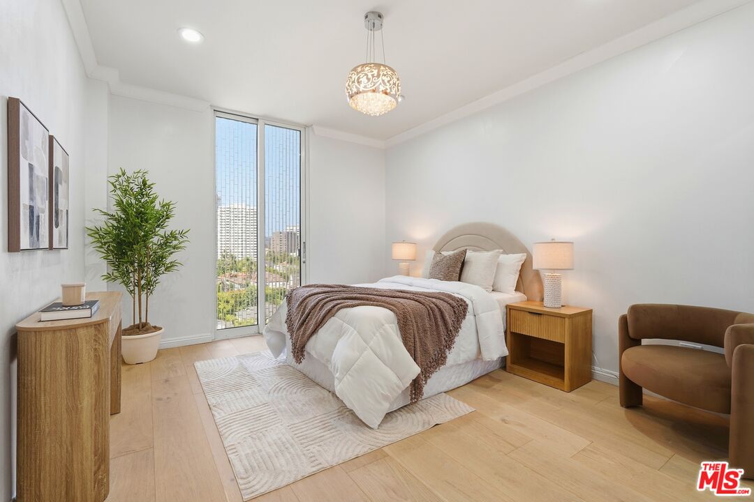 1333 S Beverly Glen Blvd Unit: 902