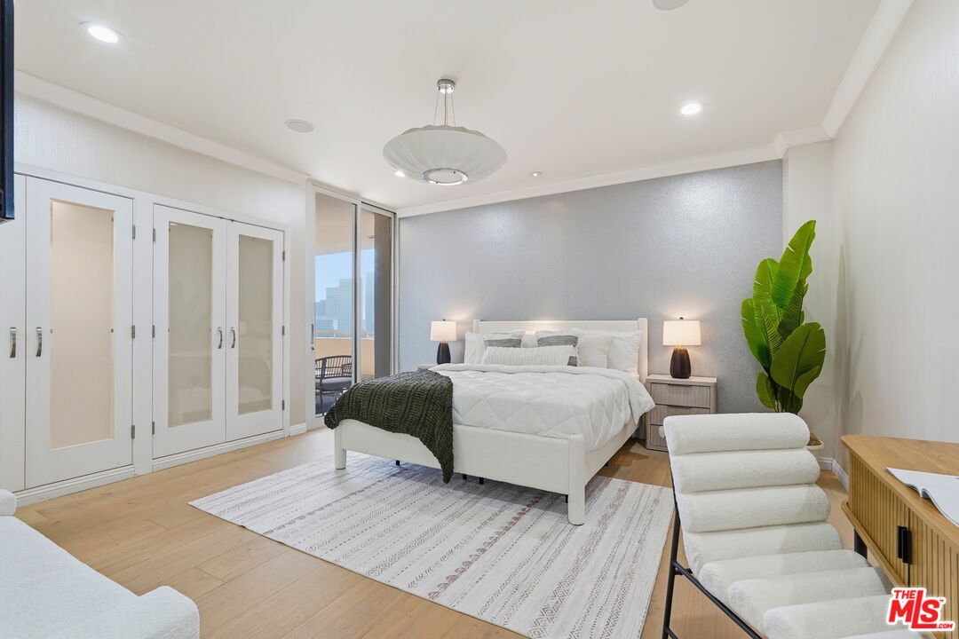 1333 S Beverly Glen Blvd Unit: 902