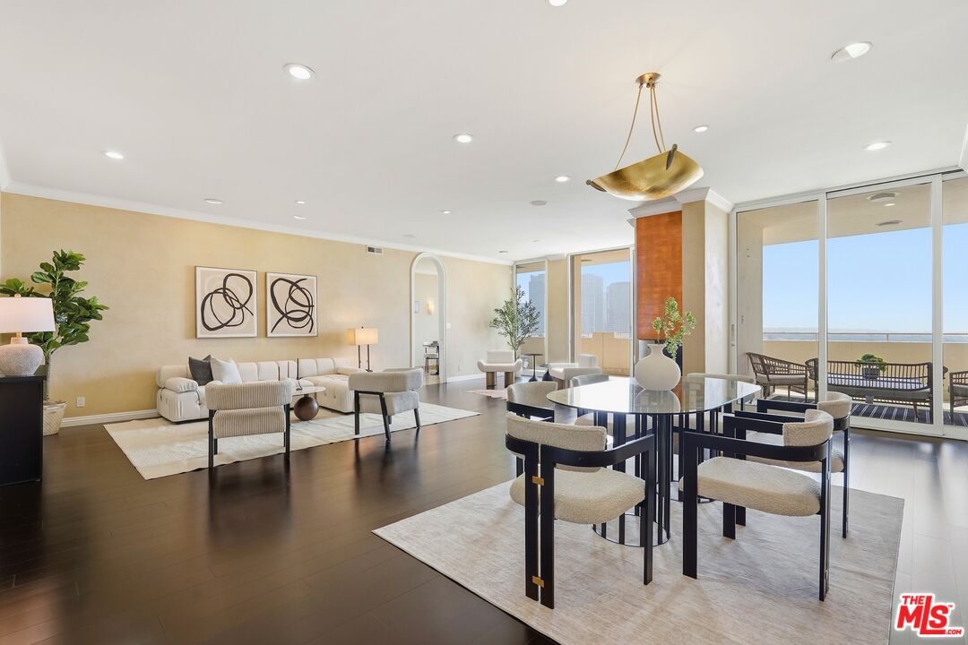 1333 S Beverly Glen Blvd Unit: 902