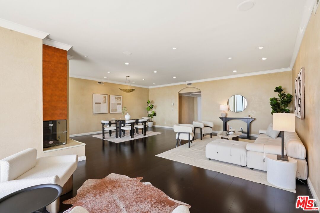 1333 S Beverly Glen Blvd Unit: 902