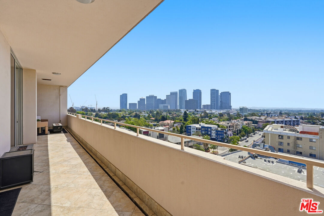 1333 S Beverly Glen Blvd Unit: 902
