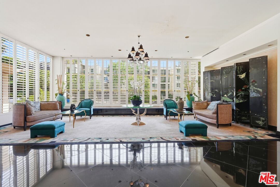 1333 S Beverly Glen Blvd Unit: 902