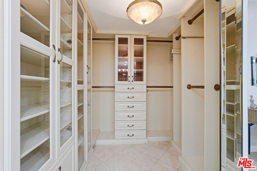 1333 S Beverly Glen Blvd Unit: 902