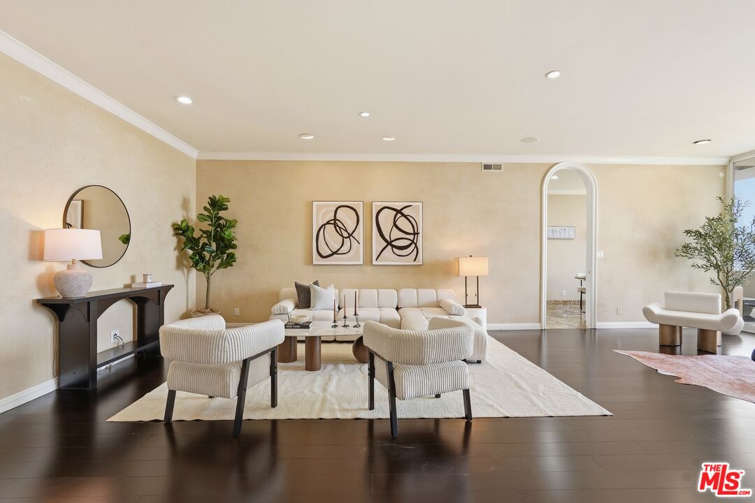 1333 S Beverly Glen Blvd Unit: 902
