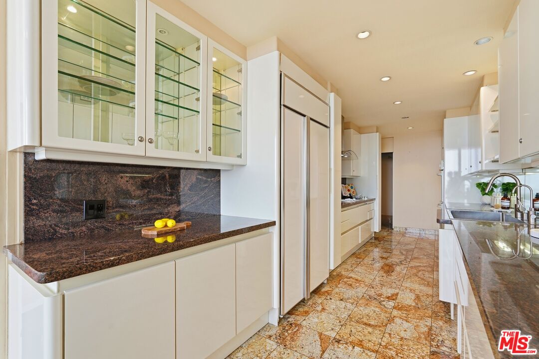 1333 S Beverly Glen Blvd Unit: 902