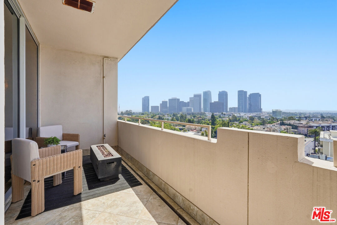 1333 S Beverly Glen Blvd Unit: 902