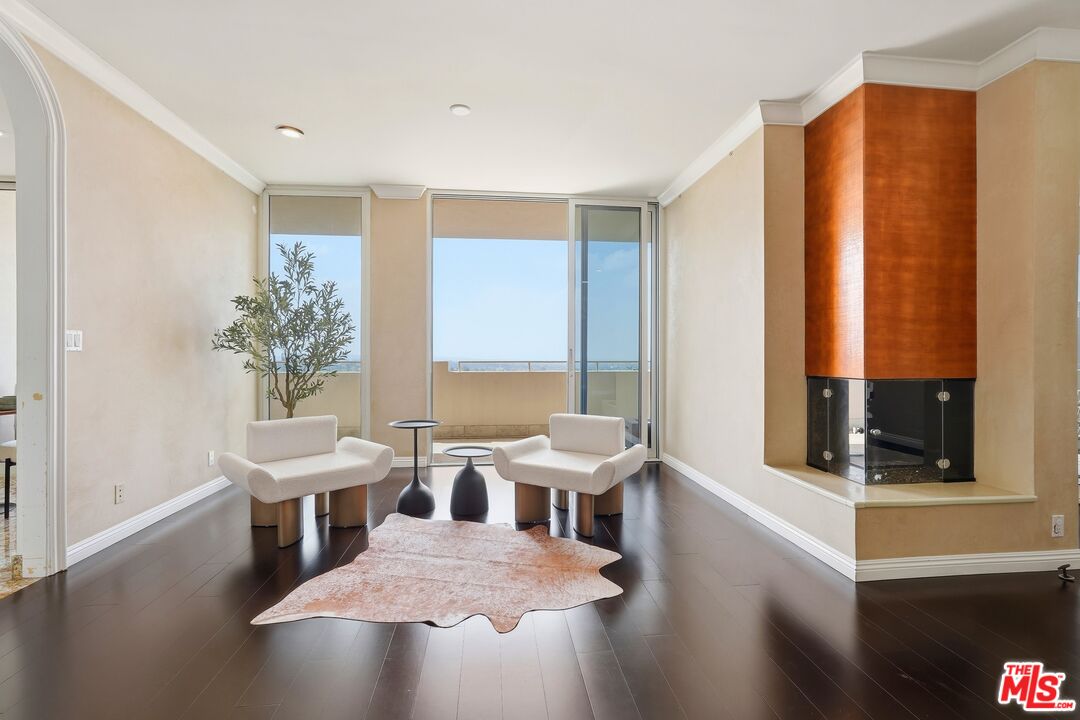 1333 S Beverly Glen Blvd Unit: 902