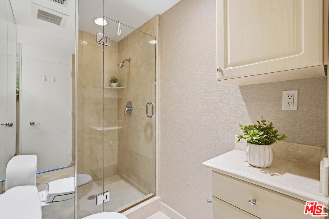 1333 S Beverly Glen Blvd Unit: 902