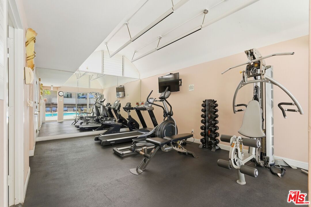 1333 S Beverly Glen Blvd Unit: 902