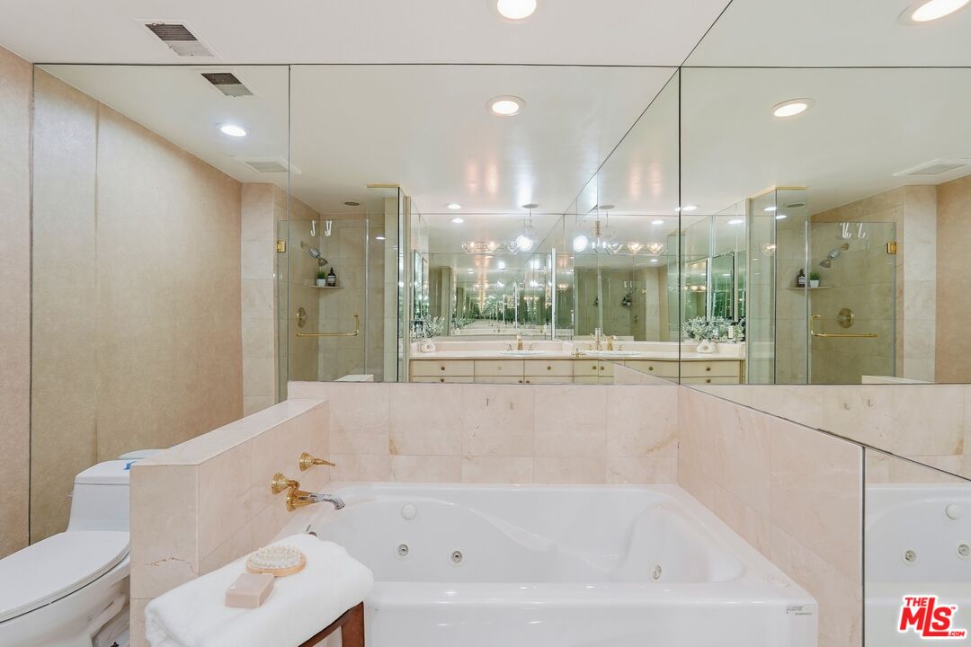 1333 S Beverly Glen Blvd Unit: 902