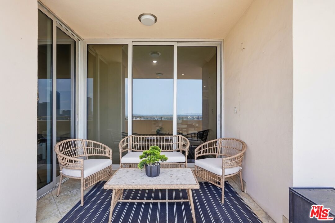 1333 S Beverly Glen Blvd Unit: 902