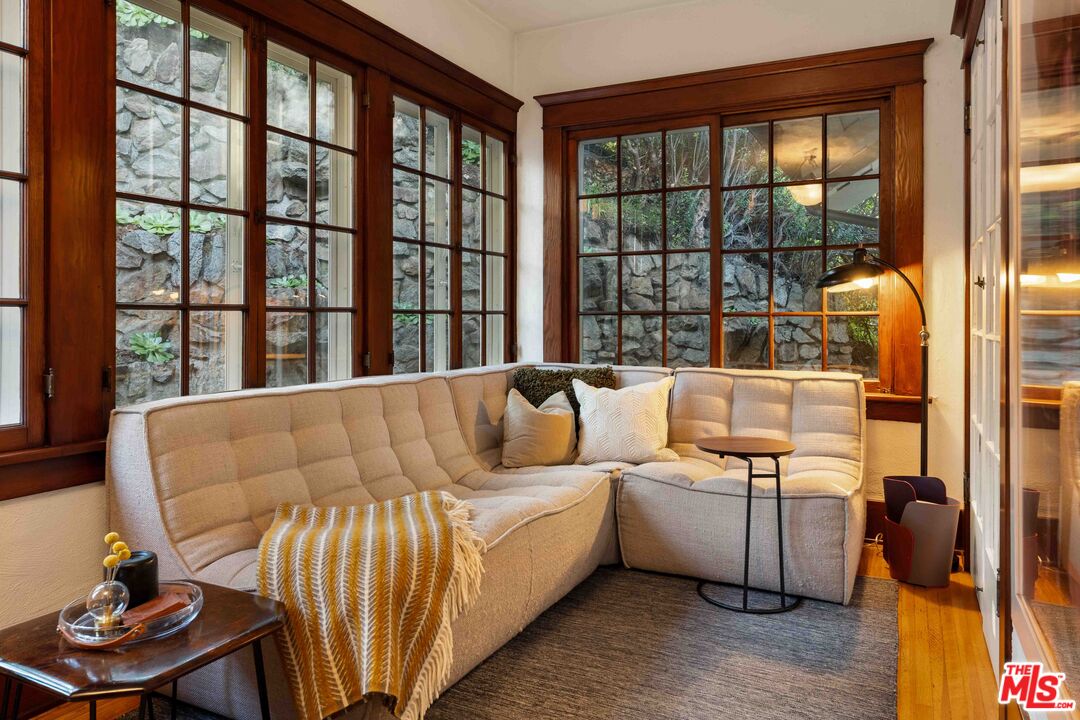 8050 Jovenita Canyon Dr