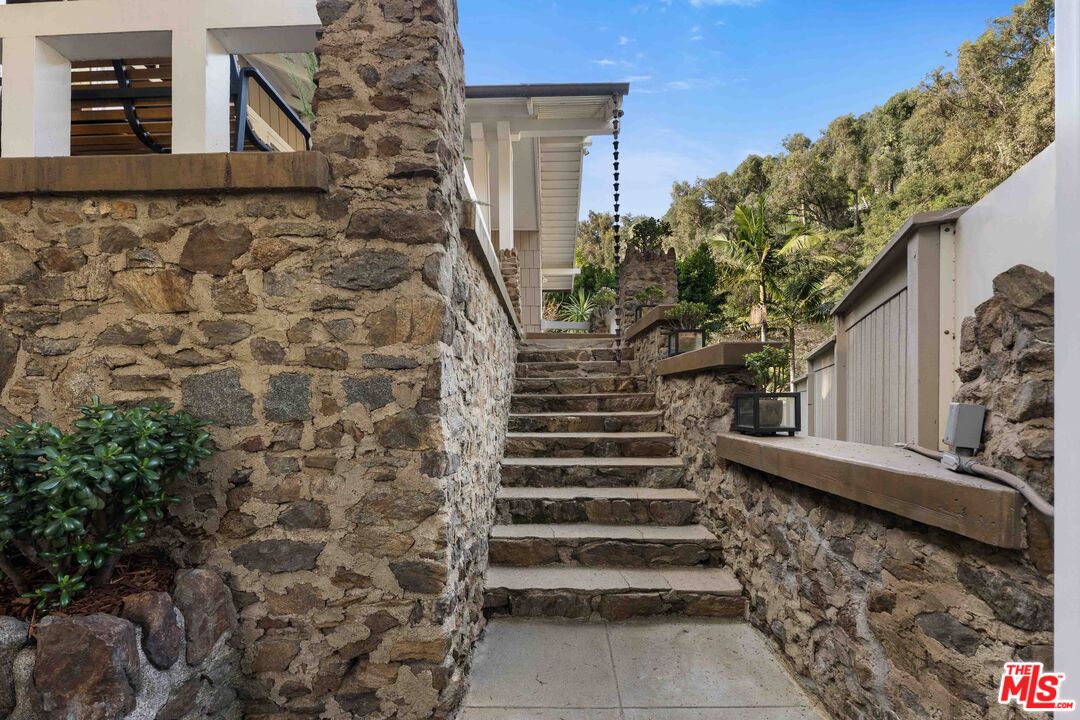 8050 Jovenita Canyon Dr