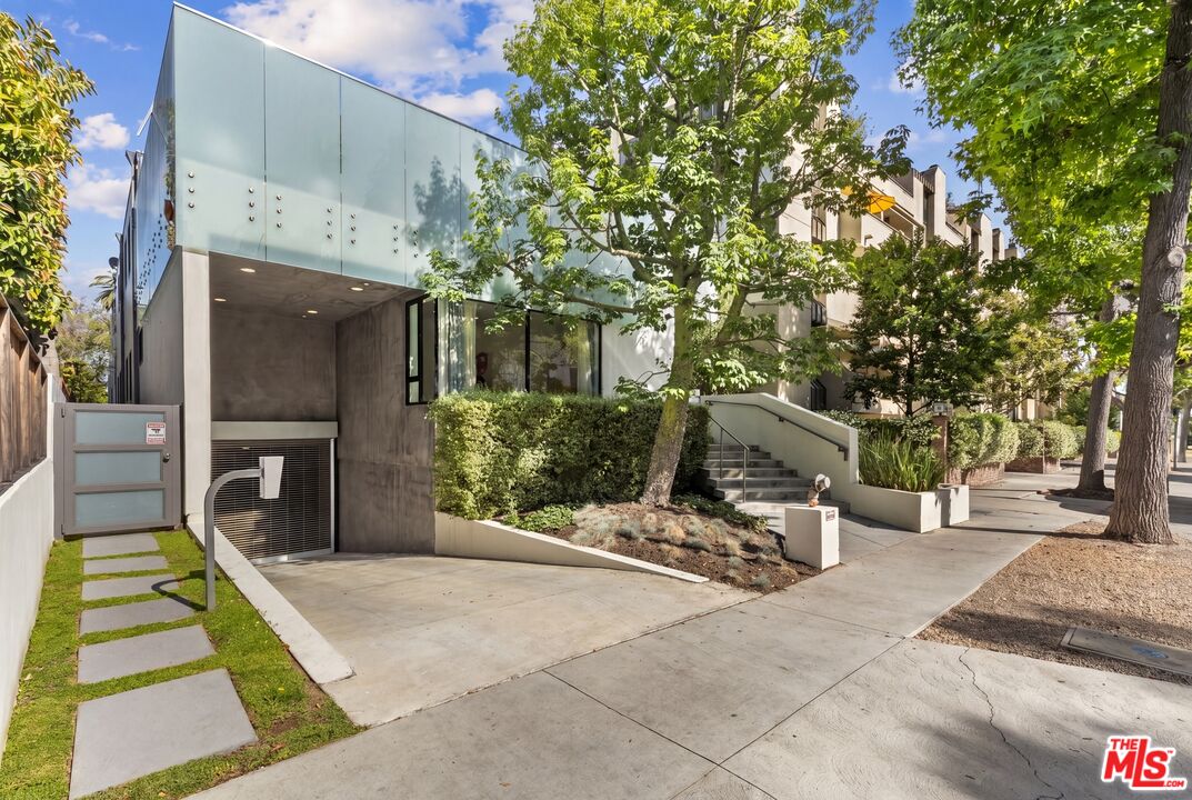 732 Huntley Dr Unit: A