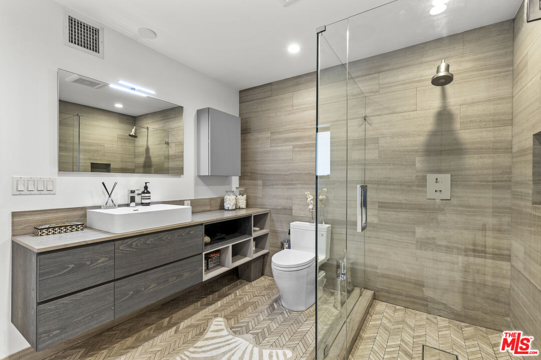 732 Huntley Dr Unit: A