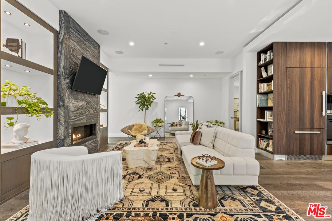 732 Huntley Dr Unit: A