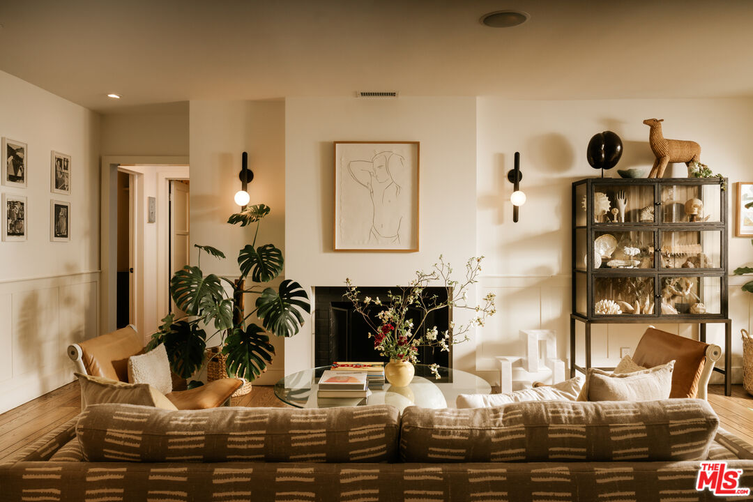 2015 Nichols Canyon Rd