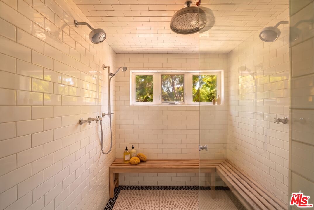 2015 Nichols Canyon Rd