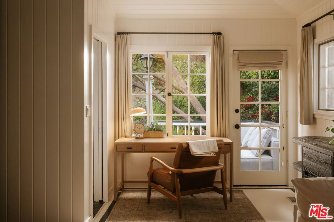 2015 Nichols Canyon Rd