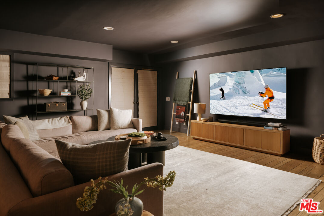 2015 Nichols Canyon Rd