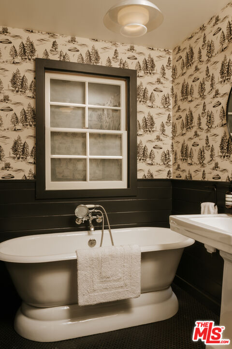 2015 Nichols Canyon Rd